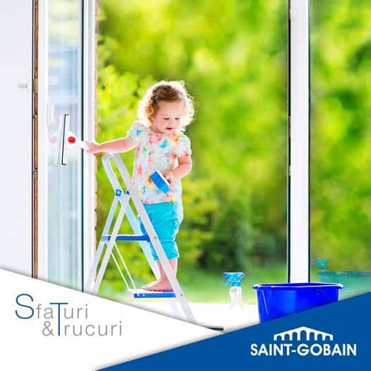 Cum să cureți eficient ferestrele și ușile glisante: Sfaturi utile