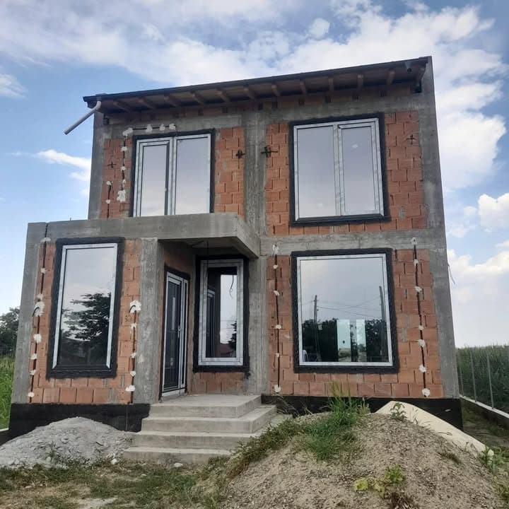 Montaj ferestre Salamander BluEvolution 82: Ghid și beneficii