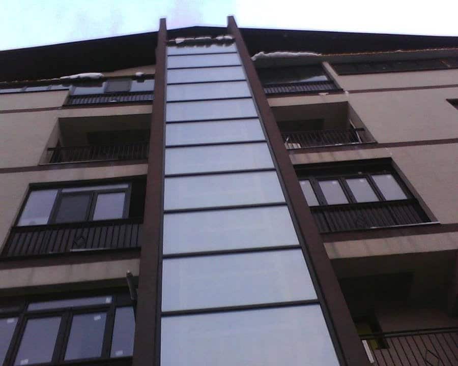 Închidere casă lift cu perete cortină: Soluții moderne în Focșani