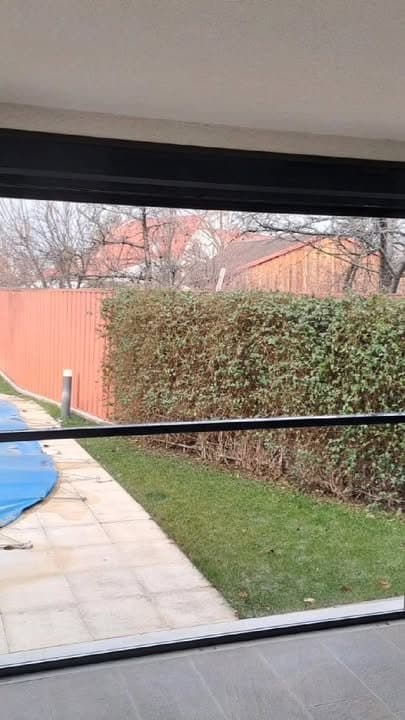 Închideri de terase cu sticlă glisantă: Soluții moderne pentru confort