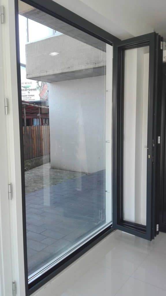 Uși armonice: Soluția elegantă pentru optimizarea spațiului