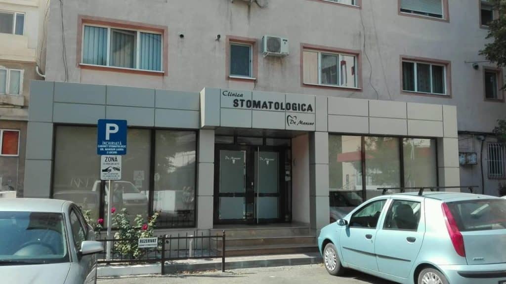 Placare fațadă cu panouri Bond și tâmplărie aluminiu