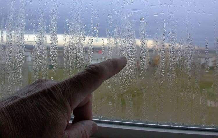 De ce apare condensul pe ferestrele termopan? Ghid practic