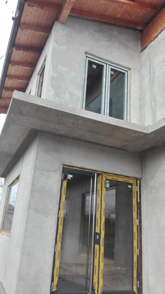 Tâmplărie din aluminiu sau PVC: Cum să alegi corect pentru casa ta