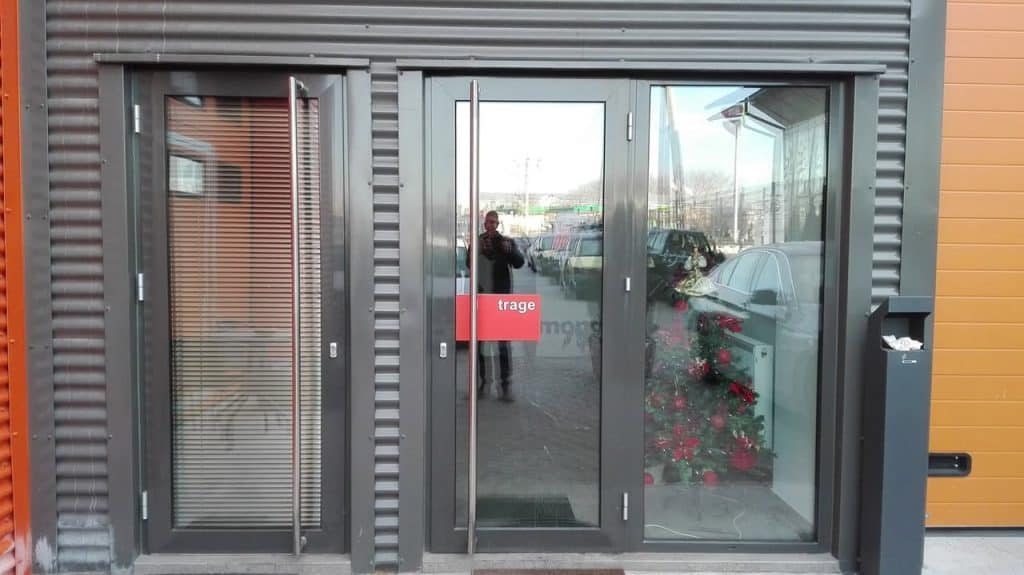 Tâmplăria din aluminiu pentru spații comerciale