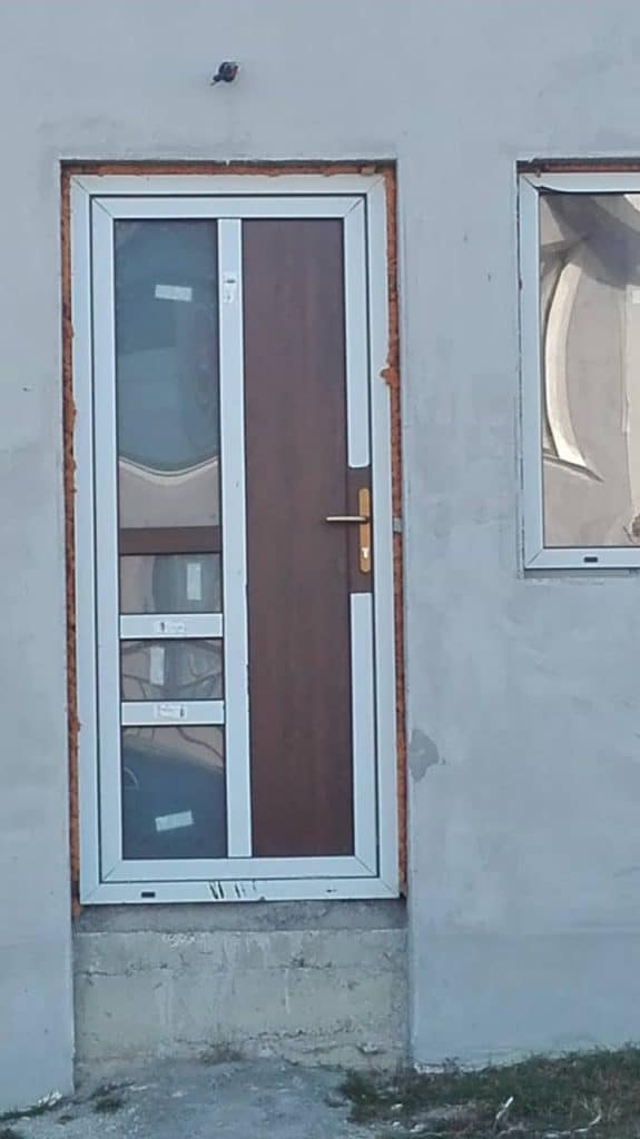 Montaj ușă secundară din tâmplărie PVC în Munteni