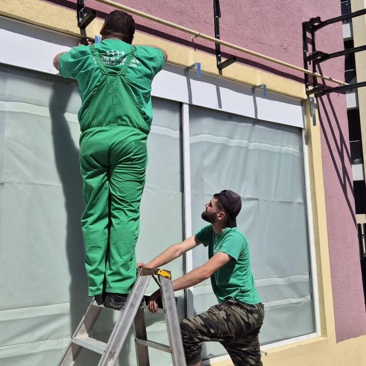 Jaluzele exterioare venețiene: Soluția ideală pentru confort termic
