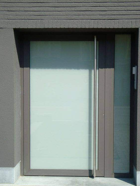 Ușă de exterior din aluminiu cu design modern