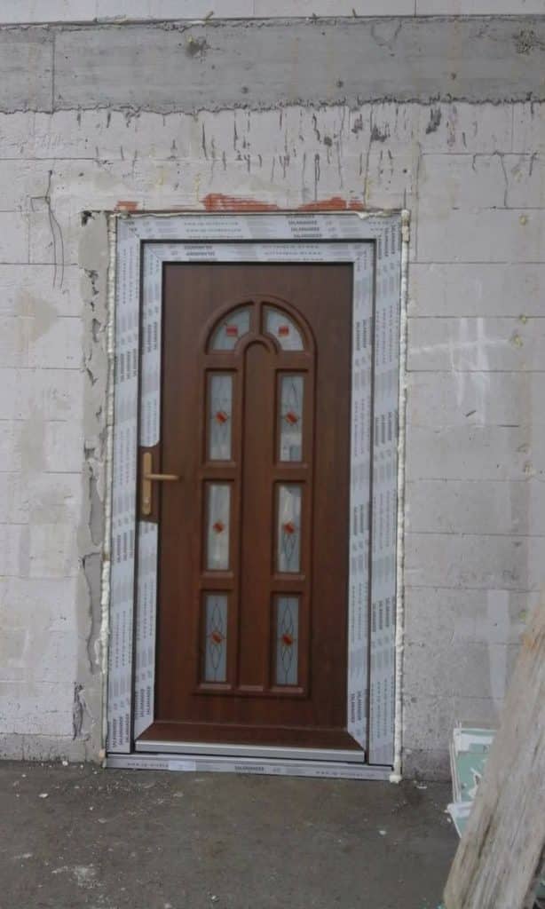 Uși de exterior din PVC cu profile Salamander