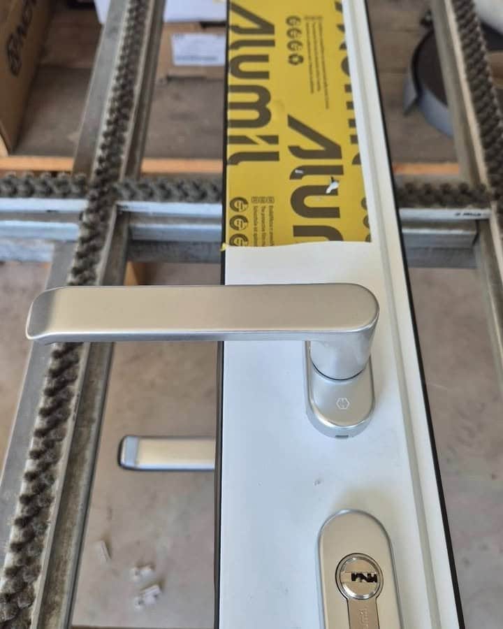 Tâmplărie din aluminiu: Soluții profesionale pentru proiecte
