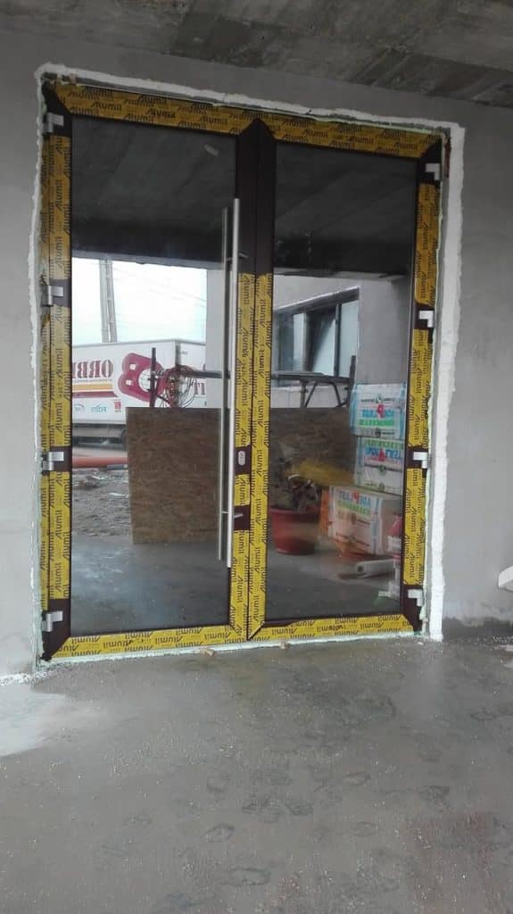 Uși din aluminiu de dimensiuni mari