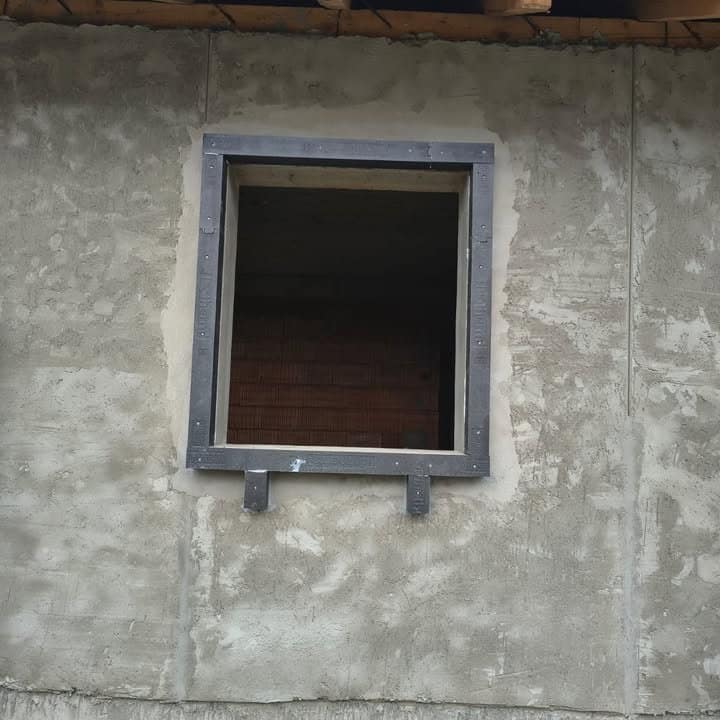 Montajul ferestrelor în consolă: eficiență și precadre