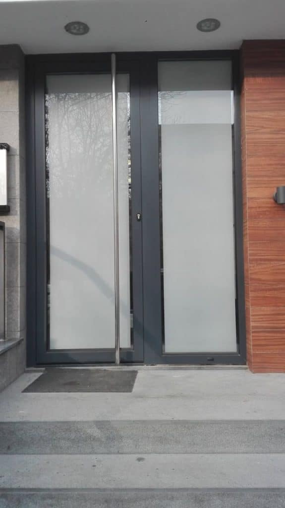 Tâmplăria din aluminiu: Avantaje și beneficii pentru clădiri moderne