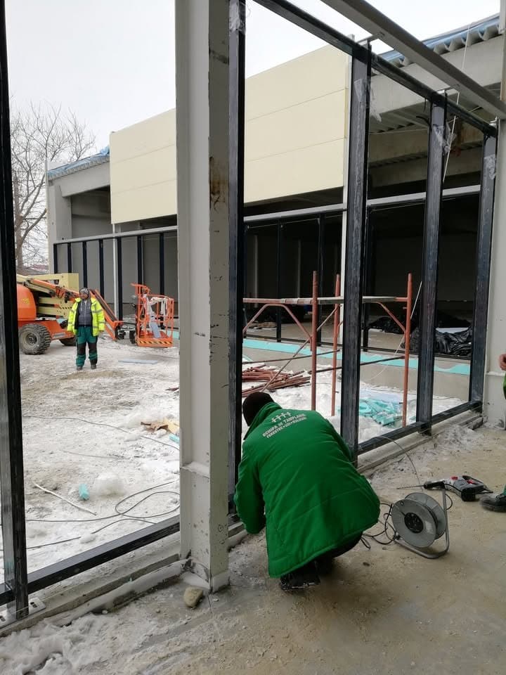 Pereti cortina din aluminiu si sticla: Solutii pentru fatade moderne