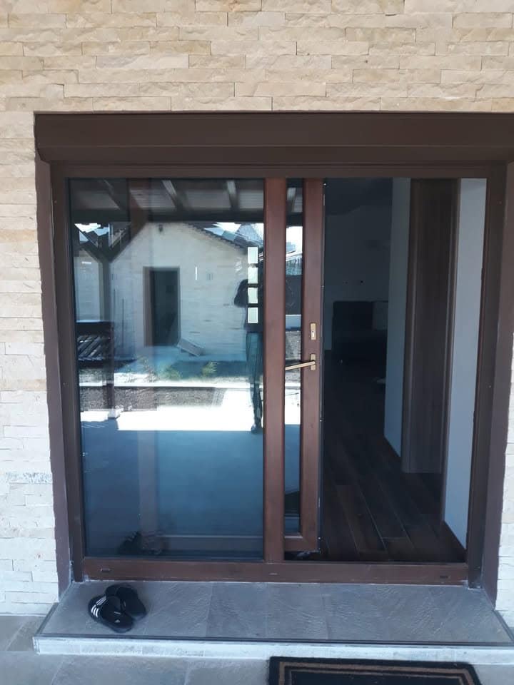 Ușile culisante: Eleganță și eficiență pentru casa ta