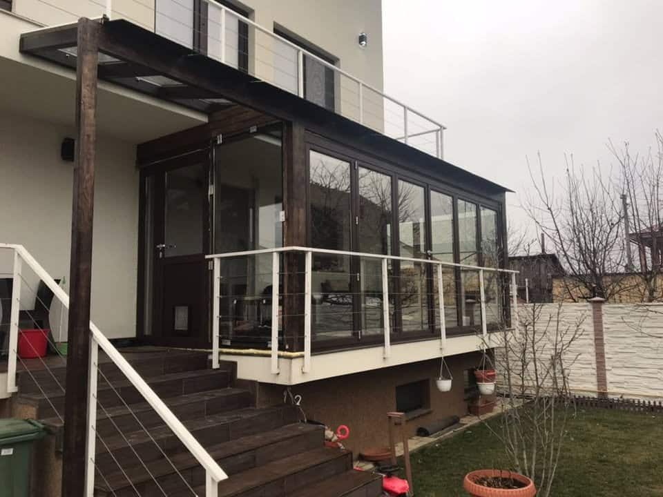 Închiderea terasei cu tâmplărie din aluminiu: Confort și design