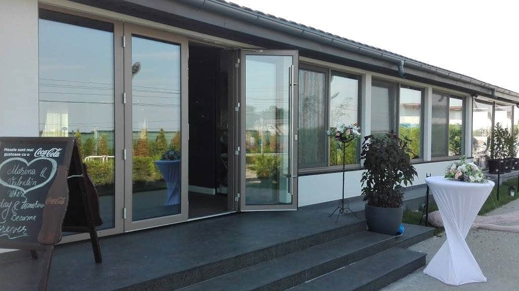 Tâmplărie din aluminiu pentru clădiri comerciale și evenimente