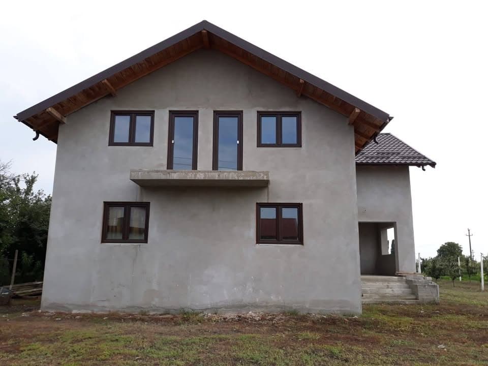 Alegerea tâmplăriei potrivite pentru casa de vacanță: Ghid util