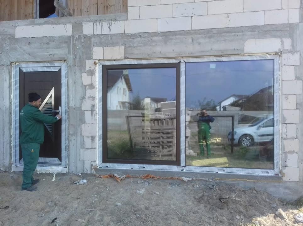 Importanța vitrajului în tâmplăria PVC: Ghid pentru alegerea corectă