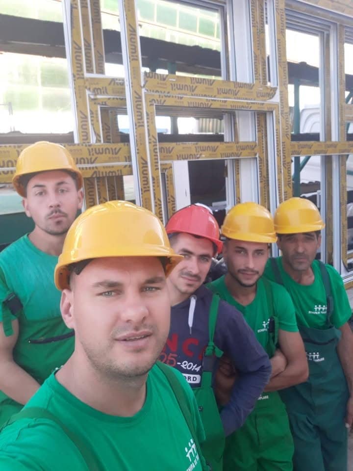Echipa de Tâmplărie: Soluții profesionale pentru clădiri industriale