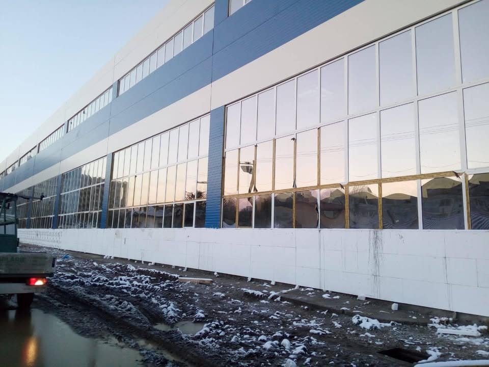 Echipa de Tâmplărie: Expertiză în montajul tâmplăriei din aluminiu