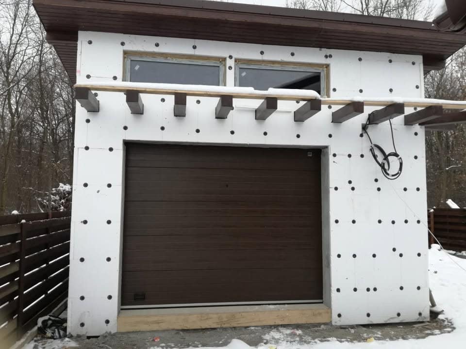 Cum să alegi ușa de garaj potrivită: Ghid complet pentru confort