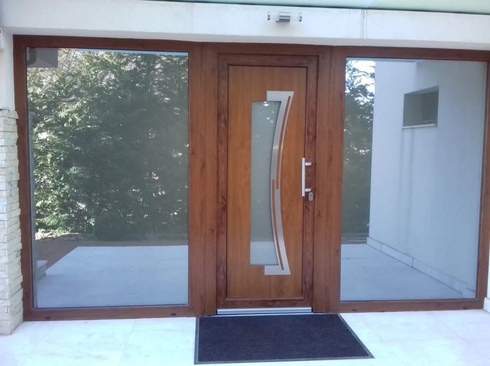 Uși de intrare: stil și eleganță pentru casa ta