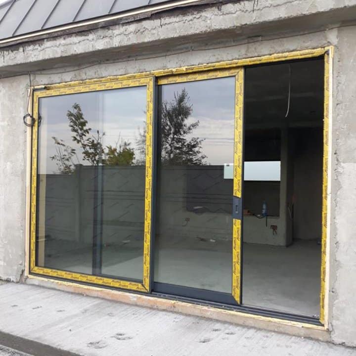 Montaj uși glisante din aluminiu: Detalii tehnice și execuție