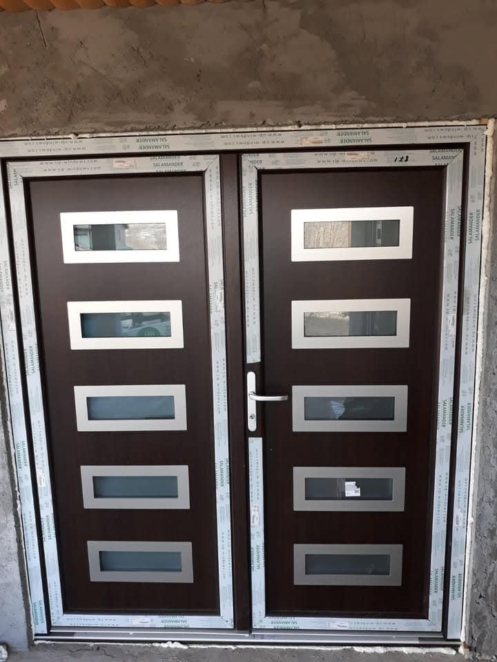 Alegerea tâmplăriei PVC: Ghid pentru uși de exterior și consultanță