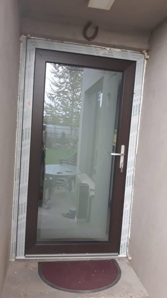 Uși de exterior din tâmplărie PVC Salamander