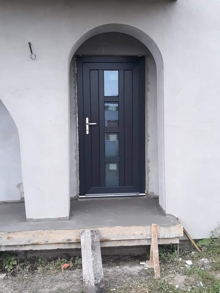 Tâmplărie PVC și aluminiu: proiect rezidențial în Focșani