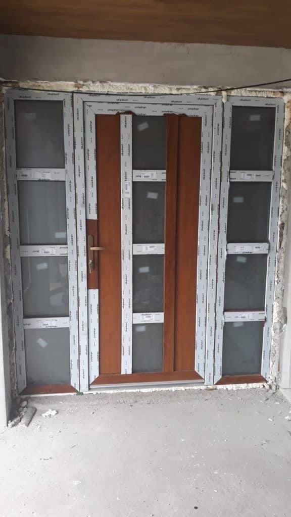 Montaj uși de exterior din tâmplărie PVC