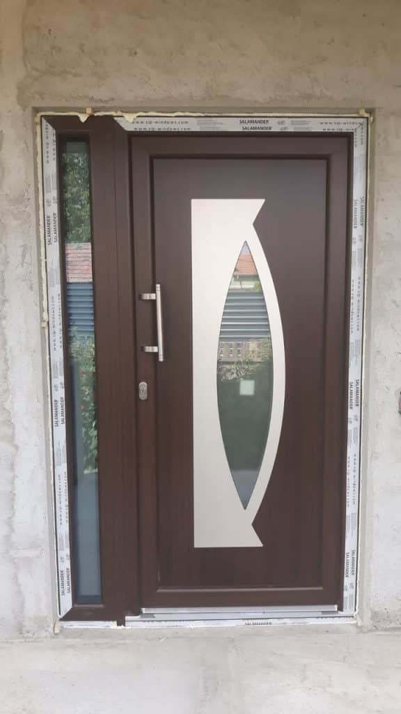 Uși de exterior din PVC marca Salamander