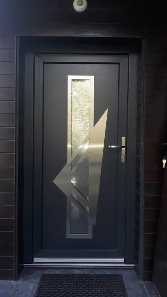 Uși de intrare moderne din aluminiu