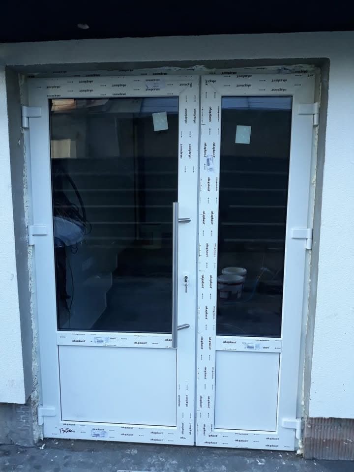Montaj ușă dublă din tâmplărie PVC Aluplast