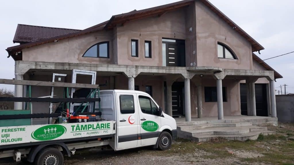 Alegerea tâmplăriei potrivite pentru casa ta: Eficiență și design