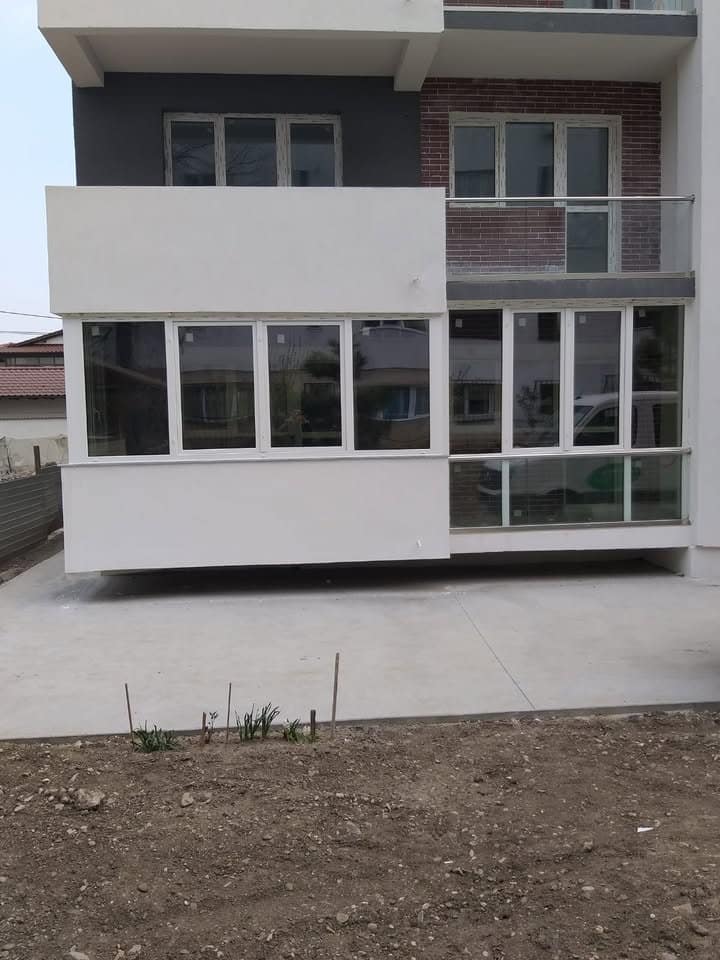 Închidere de balcon cu tâmplărie PVC