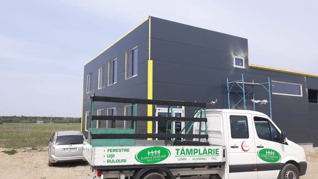 Tâmplărie PVC și Aluminiu: Soluții profesionale pentru construcții