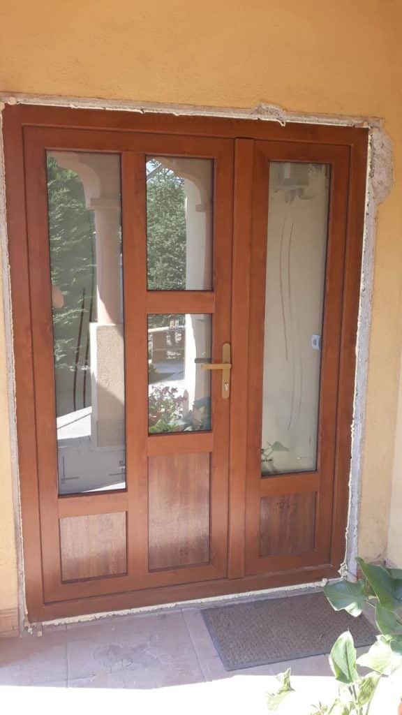 Uși și ferestre PVC cu finisaj lemn pentru casa ta
