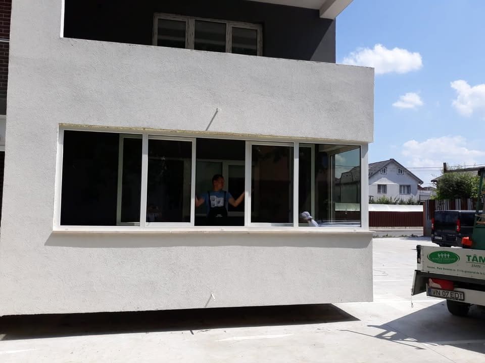 Închiderea balconului: De ce calitatea tâmplăriei este esențială