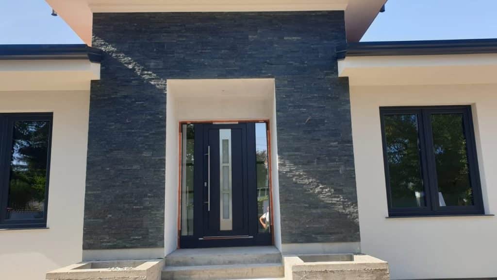Uși de intrare moderne de la Echipa de Tâmplărie