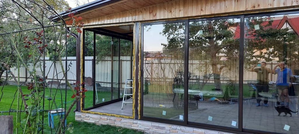 Amenajarea terasei cu tâmplărie din aluminiu