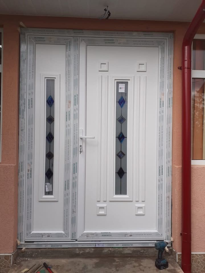 Uși de intrare din PVC cu profil Salamander
