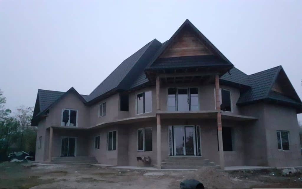 Montaj tâmplărie PVC pentru case în construcție