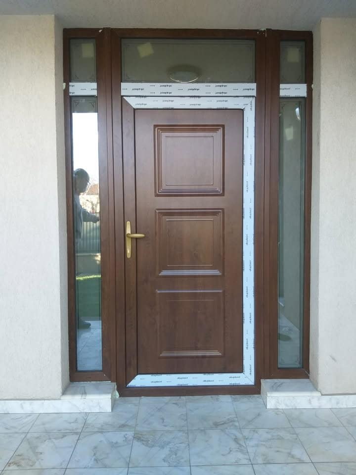 Ușă de intrare din PVC cu profile Aluplast