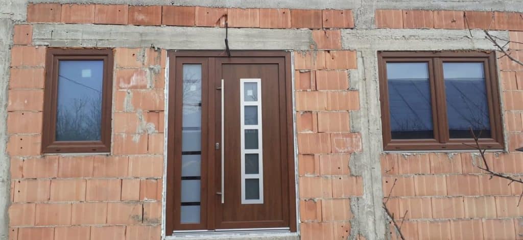Tâmplărie PVC și Aluminiu: Calitate și Montaj Profesional
