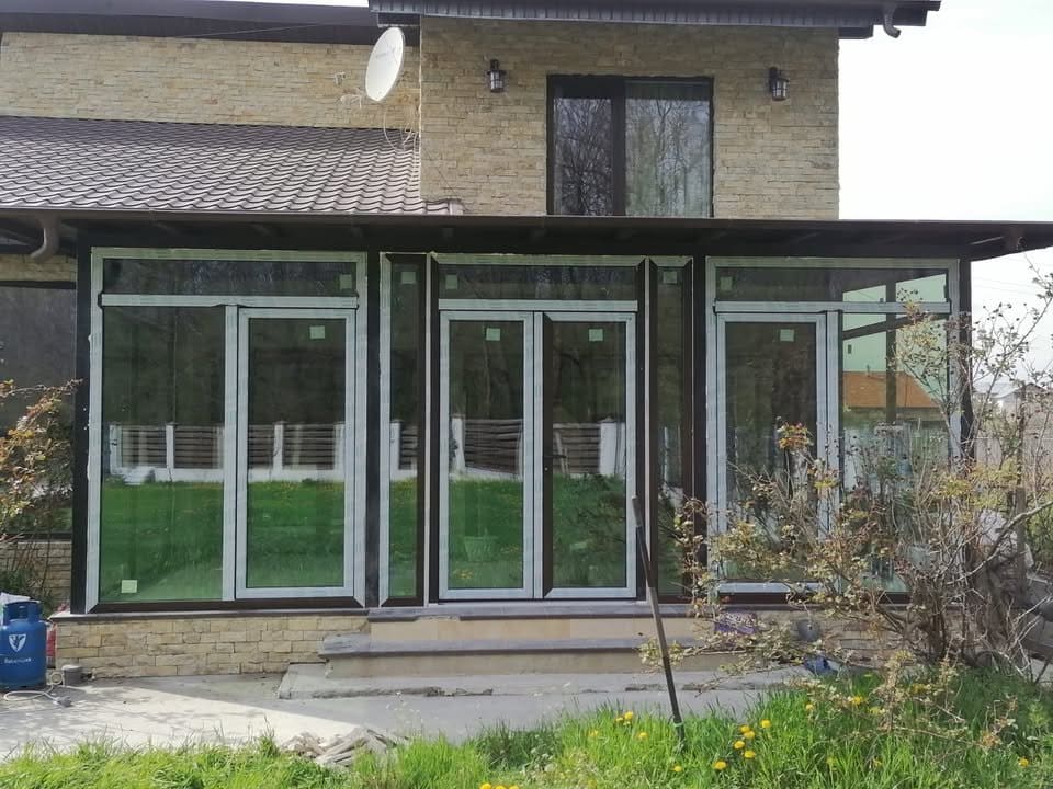 Închidere terasă cu tâmplărie din aluminiu