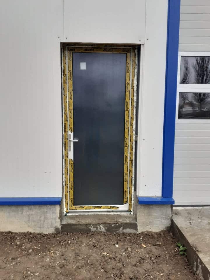 Ferestre și uși din aluminiu: soluții pentru proiecte moderne