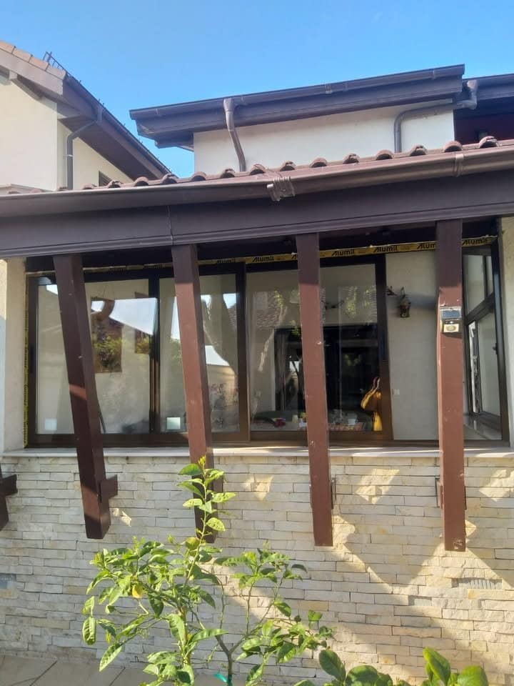 Închideri de terase cu tâmplărie din aluminiu: Soluții moderne