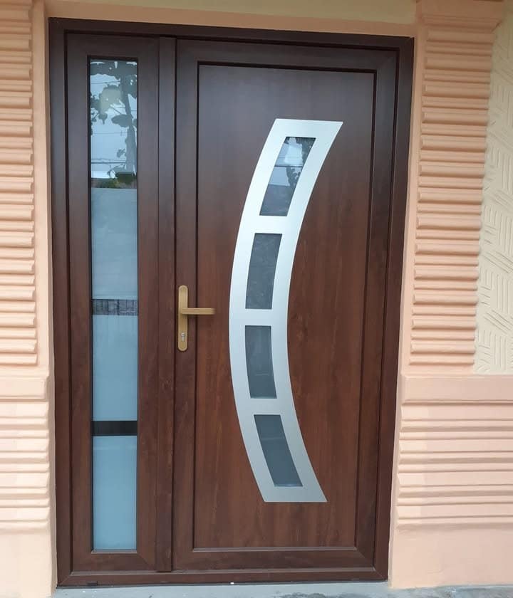 Uși de intrare elegante pentru casa ta